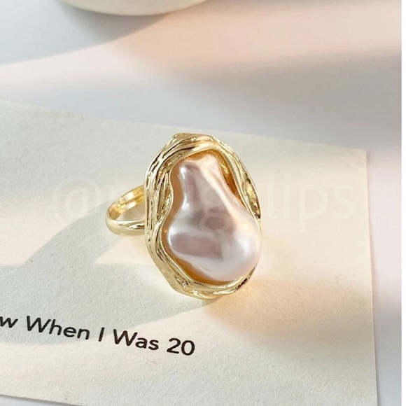 Chunky Yellow Gold Tone Ring Faux Pearl Irregular Shape - Picture 3 of 6